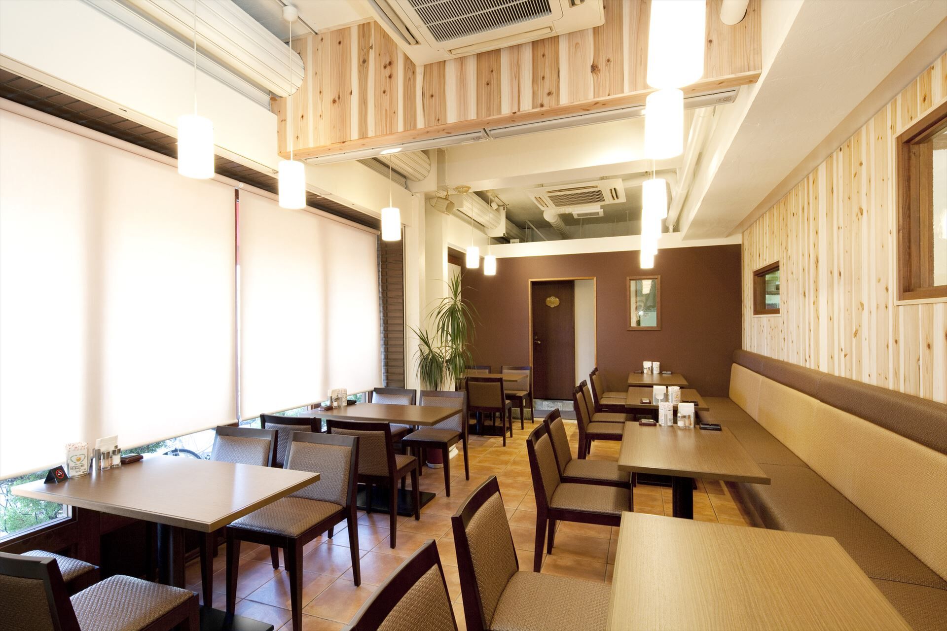 リフォーム後の店内